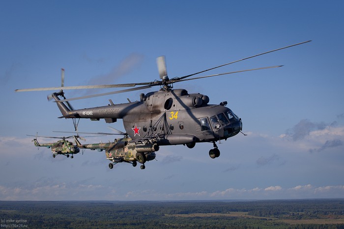 Mi-8 được sử dụng ở hơn 50 quốc gia, gồm Ấn Độ, Trung Quốc và Iran; biến thể mới nhất Mi-8MT/Mi-17 được trang bị nặng hơn và giới thiệu năm 1981. Mi-17 ít được biết đến hơn, hoạt động ở khoảng 20 nước.